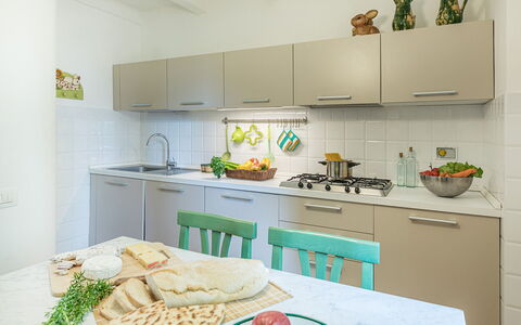 Casa Ciculino 8: Cucina, Elettrodomestico Da Cucina, Apparecchio Major, Controsoffitto, Interior Design, Cabinetry, Mobilia, Lavandino Della Cucina, Pavimentazione, Casa