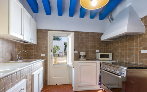 Villa del Lentisco 8+2: Cucina, Controsoffitto, Apparecchio Major, Elettrodomestico Da Cucina, Pavimentazione, Interior Design, Cabinetry, Pavimento, Mobilia, Casa