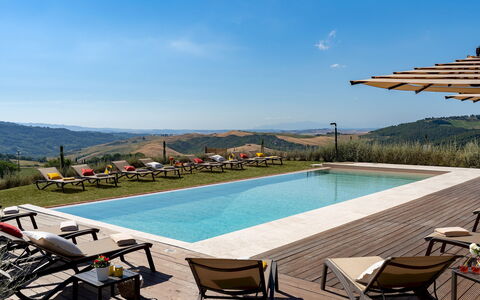 Il Poggiarellone 14: Collina, Piscina, Catena Montuosa, Mobili Da Esterno, Lettino, Tempo Libero, Cresta, Eco Hotel, Valle, Ricorrere