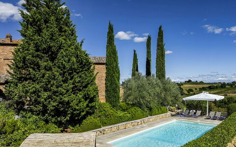 Casale dei 12: Arbusto, Giardino, Landscaping, Hedge, Estate, Sempreverde, Villa, Hacienda