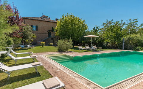 Finestra su Siena 16: Piscina, Architettura, Estate, Hacienda, Villa, Giardino, Landscaping, Backyard, Eco Hotel, Cortile