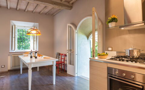 Finestra su Siena 16: Mobilia, Interior Design, Parete, Pavimentazione, Legna, Casa, Soffitto, Controsoffitto, Pavimento, Cucina