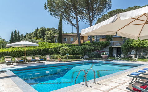 Il Vignale 18+2: Piscina, Mobili Da Esterno, Lettino, Ricorrere, Mobilia, Ombrello, Terme, Eco Hotel, Shade, Landscaping