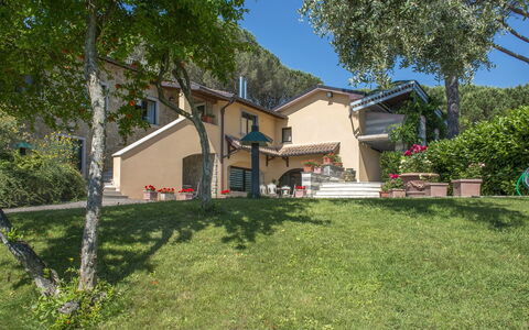 Il Vignale 18+2: Zona Residenziale, Casa, Giardino, Estate, Shade, Landscaping, Hacienda, Prato, Cortile, Villa