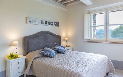 Rosa dei Venti 8: Letto, Mobilia, Camera Da Letto, Bedding, Interior Design, Lenzuolo, Biancheria, Legna, Camera, Pavimento