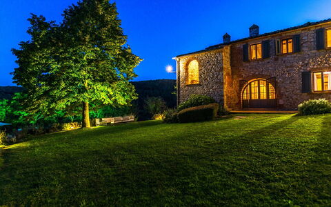 Monticchia 10: Estate, Villetta, Giardino, Agriturismo, Landscaping, Prato, Hacienda, Cortile, Eco Hotel, Crepuscolo