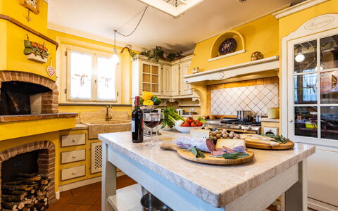 Villa Luigina 8: Mobilia, Interior Design, Cucina, Pavimentazione, Controsoffitto, Casa, Illuminazione, Cabinetry, Pavimento, Soffitto