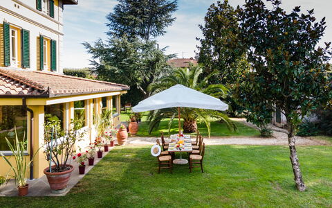 Villa Luigina 8: Zona Residenziale, Casa, Casa, Estate, Shade, Giardino, Dimora, Hacienda, Prato, Landscaping