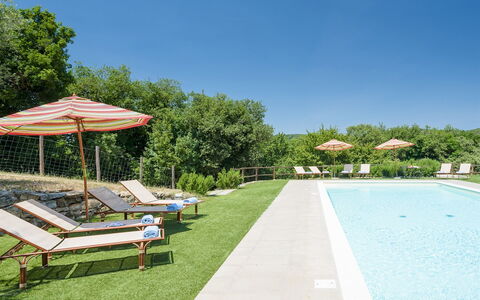 Villa la Poiana 10: Mobili Da Esterno, Piscina, Arbusto, Giardino, Tempo Libero, Lettino, Landscaping, Shade, Ricorrere, Prato