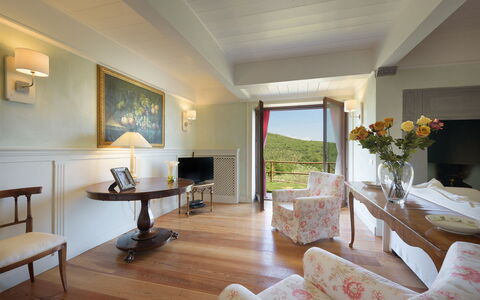 Villa la Poiana 10: Mobilia, Interior Design, Tavolo, Sedia, Soffitto, Cucina & Sala Da Pranzo Tavolo, Soggiorno, Tavolino Da Caffè, Lampada, Cornice