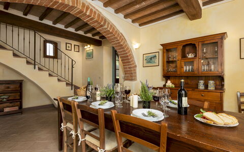 Podere Madonna di Mezzo 6: Mobilia, Interior Design, Tavolo, Pavimentazione, Legna, Soffitto, Sedia, Cucina & Sala Da Pranzo Tavolo, Sala Da Pranzo, Camera