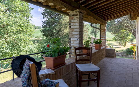 Podere Madonna di Mezzo 6: Legna, Mobilia, Sedia, Mobili Da Esterno, Shade, Portico, Villetta, Vaso Di Fiori, Giardino, Struttura Esterna