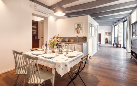 Podere Torre delle Sorgenti 4: Mobilia, Interior Design, Pavimentazione, Pavimento, Pavimento In Legno, Sedia, Legna, Soffitto, Tavolo, Sala Da Pranzo