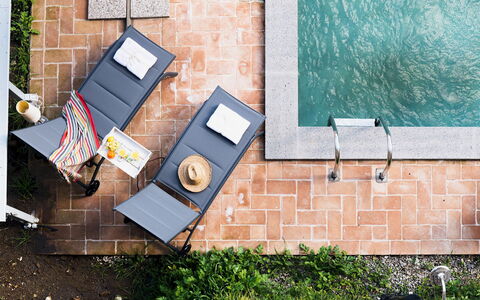 Podere Torre delle Sorgenti 4: Mobili Da Esterno, Mobilia, Materiale Composito, Piscina, Sedia, Tavolo Esterno, Vaso Di Fiori, Brick, Giardino, Shade