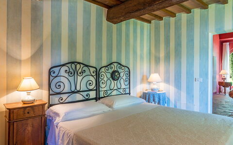 San Francesco 12: Mobilia, Parete, Camera Da Letto, Letto, Interior Design, Biancheria, Pavimentazione, Lenzuolo, Bedding, Pavimento