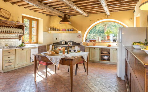 Villa Il Foramasso 10+2: Mobilia, Interior Design, Parete, Cucina, Casa, Pavimentazione, Soffitto, Cabinetry, Sedia, Casa