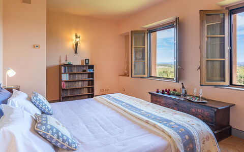 Villa Il Foramasso 10+2: Parete, Camera Da Letto, Letto, Lenzuolo, Mobilia, Camera, Casa, Pavimento, Telaio Del Letto, Bedding