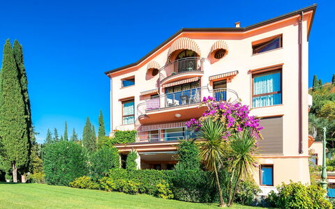 Corazza 6+1: Casa, Arbusto, Zona Residenziale, Appartamento, Giardino, Estate, Balcone, Villa, Hacienda, Cortile