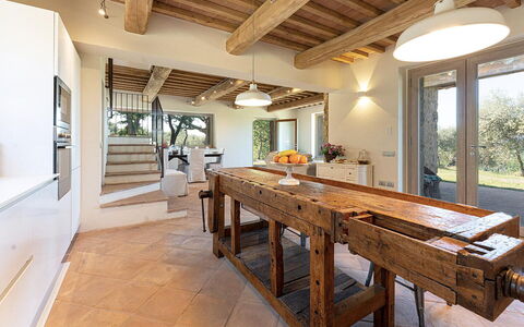 Amandula 6: Mobilia, Legna, Pavimentazione, Interior Design, Soffitto, Pavimento, Casa, Cucina, Tavolo, Controsoffitto