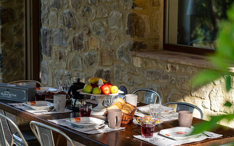 Amandula 6: Mobilia, Tavola, Tavolo, Interior Design, Serveware, Sedia, Bicchieri, Stemware, Cucina & Sala Da Pranzo Tavolo, Cibo