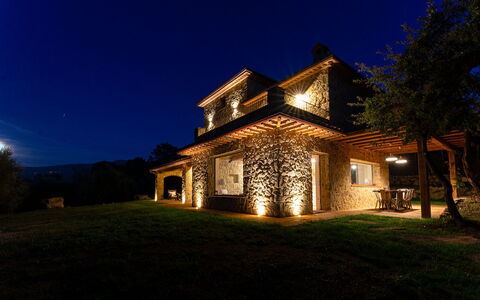 Amandula 6: Costruzione, Casa, Notte, Casa, Architettura, Villetta, Paesaggio, Tetto, Estate, Agriturismo