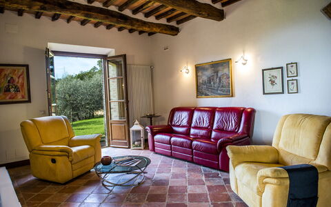 Bossoncina 8+1: Mobilia, Interior Design, Parete, Pavimentazione, Legna, Divano, Camera, Pavimento, Soggiorno, Casa