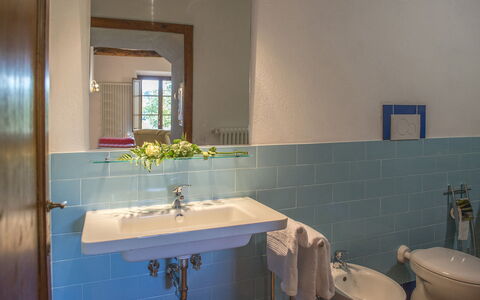Bossoncina 8+1: Lavandino Del Bagno, Idraulico Fixture, Interior Design, Lavello, Pavimentazione, Bagno, Rubinetto, Pavimento, Idraulico, Illuminazione