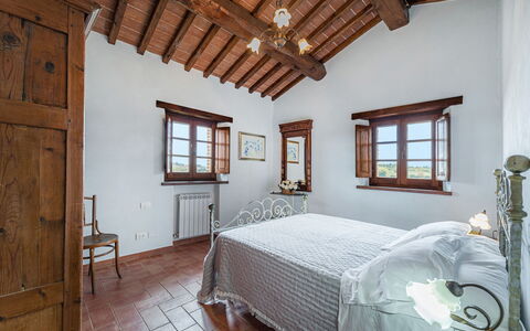 Casale Cinque Valli 8: Parete, Mobilia, Casa, Camera Da Letto, Letto, Telaio Del Letto, Villa, Pianta Della Casa, Agriturismo, Attico