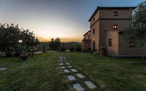 Casale Cinque Valli 8: Paesaggio, Casa, Estate, Prato, Agriturismo, Landscaping, Cortile, Dimora, Backyard, Villa