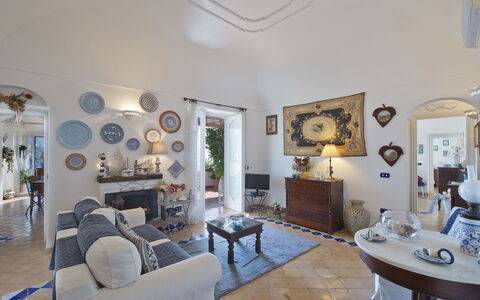 Casa Noemi 4+2: Mobilia, Pavimentazione, Interior Design, Pavimento, Illuminazione, Vaso Di Fiori, Sedia, Pianta Della Casa, Soggiorno, Soffitto