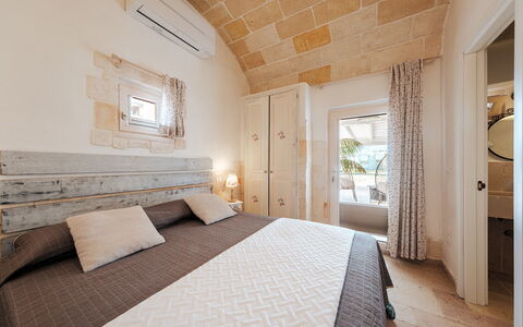 White Stone House 6+1: Camera Da Letto, Interior Design, Mobilia, Pavimento, Casa, Bedding, Letto, Biancheria, Lenzuolo, Telaio Del Letto