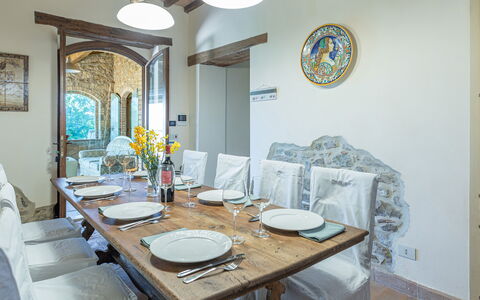 Dalmanuta 8: Mobilia, Interior Design, Tavolo, Sedia, Legna, Soffitto, Pavimentazione, Sala Da Pranzo, Cucina & Sala Da Pranzo Tavolo, Camera