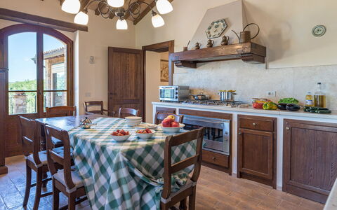 Dalmanuta 8: Mobilia, Interior Design, Cucina, Legna, Tavolo, Cucina & Sala Da Pranzo Tavolo, Pavimentazione, Sala Da Pranzo, Sedia, Controsoffitto