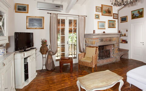 Virginia 8: Mobilia, Parete, Interior Design, Legna, Pavimentazione, Sedia, Soggiorno, Pavimento, Illuminazione, Casa