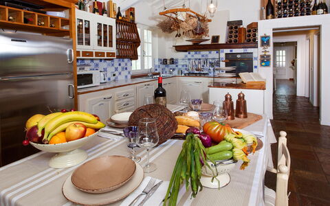 Virginia 8: Mobilia, Interior Design, Cucina, Legna, Controsoffitto, Pavimentazione, Illuminazione, Cabinetry, Sedia, Camera