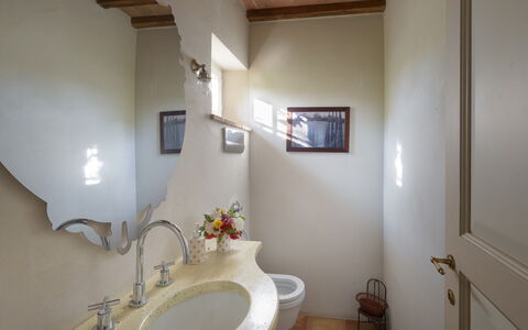 Podere Gragnano 12: Idraulico Fixture, Lavandino Del Bagno, Interior Design, Bagno, Rubinetto, Specchio, Idraulico, Illuminazione, Lavello, Camera