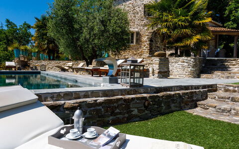 Il Castellaccio 8: Mobilia, Mobili Da Esterno, Piscina, Ricorrere, Sedia, Shade, Tempo Libero, Lettino, Flagstone, Terrazza