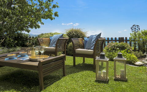 Il Ciliegio sul Lago 6: Mobilia, Mobili Da Esterno, Giardino, Tavolo Esterno, Sedia, Di Vimini, Terrazza, Vaso Di Fiori, Color Legno, Shade