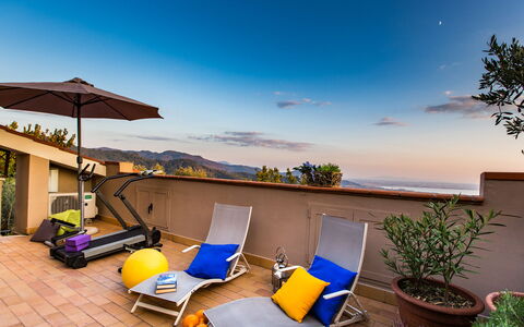 Il Ciliegio sul Lago 6: Mobilia, Sedia, Appartamento, Ricorrere, Eco Hotel, Mobili Da Esterno, Villa, Shade, Hotel, Balcone