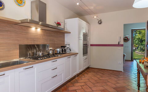 Il Borgo 16: Cucina, Controsoffitto, Elettrodomestico Da Cucina, Interior Design, Apparecchio Major, Pavimentazione, Legna, Cabinetry, Mobilia, Casa