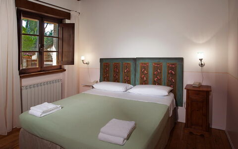 Il Borgo 16: Parete, Interior Design, Legna, Mobilia, Soffitto, Camera Da Letto, Camera, Letto, Illuminazione, Pavimento