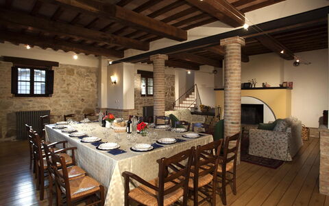Il Borgo 16: Mobilia, Interior Design, Pavimentazione, Tavolo, Legna, Sedia, Soffitto, Pavimento, Cucina & Sala Da Pranzo Tavolo, Sala Da Pranzo