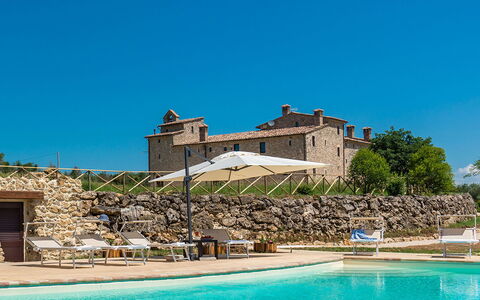 Santa Illuminata 12: Paesaggio, Estate, Castello, Villa, Muro ​​Di Pietra, Dimora, Hacienda, Piscina