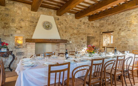 Santa Illuminata 12: Mobilia, Tavolo, Cucina & Sala Da Pranzo Tavolo, Sedia, Tovaglia, Ristorante, Sala Da Pranzo, Centrotavola, Pianta Della Casa, Biancheria