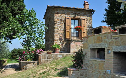 Monterzi 4: Arbusto, Porta, Villetta, Giardino, Muro ​​Di Pietra, Landscaping, Vaso Di Fiori, Cortile, Agriturismo