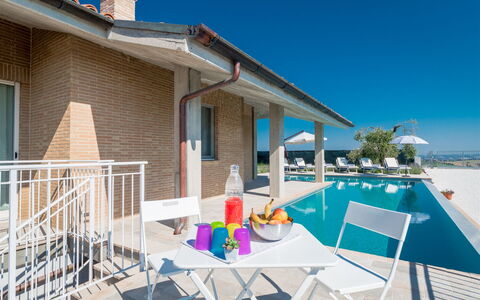 Casa di Eolo 8+2: Piscina, Mobili Da Esterno, Mobilia, Ricorrere, Sedia, Materiale Composito, Tempo Libero, Lettino, Shade, Villa