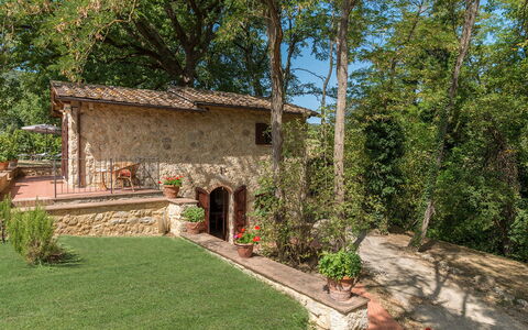 Mulino della Quercia 2+1: Parete, Architettura, Arbusto, Casa, Giardino, Area Rurale, Villetta, Estate, Backyard