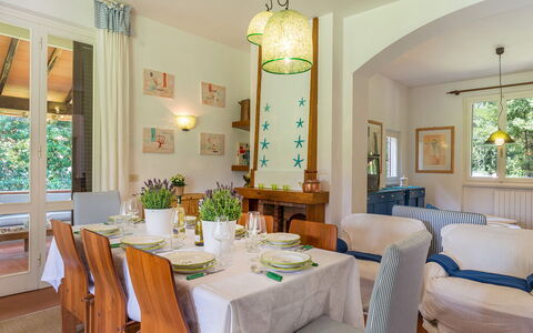 Villa la Meridiana 8+1: Mobilia, Interior Design, Soffitto, Tavolo, Sedia, Pavimentazione, Sala Da Pranzo, Camera, Illuminazione, Casa