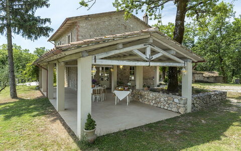 Villa la Corte 6: Legna, Tetto, Villetta, Shade, Struttura Esterna, Giardino, Estate, Agriturismo, Edifici Giardino, Landscaping
