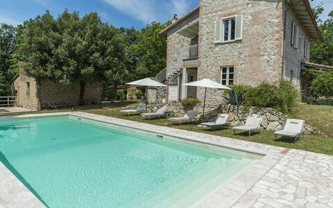 Villa la Corte 6: Casa, Villetta, Estate, Agriturismo, Villa, Piscina, Backyard, Landscaping, Flagstone, Cortile